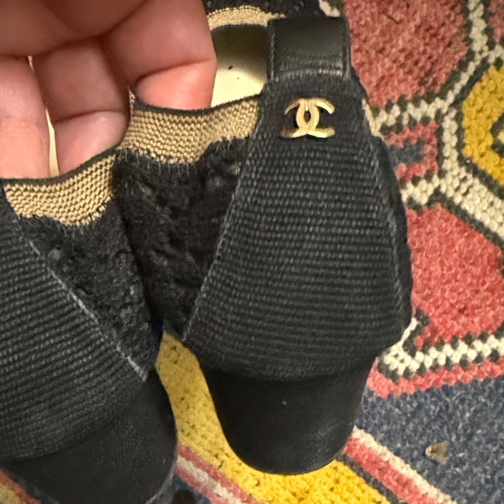 CHANEL Black and Tan Lace Flats - Picture 5 of 11
